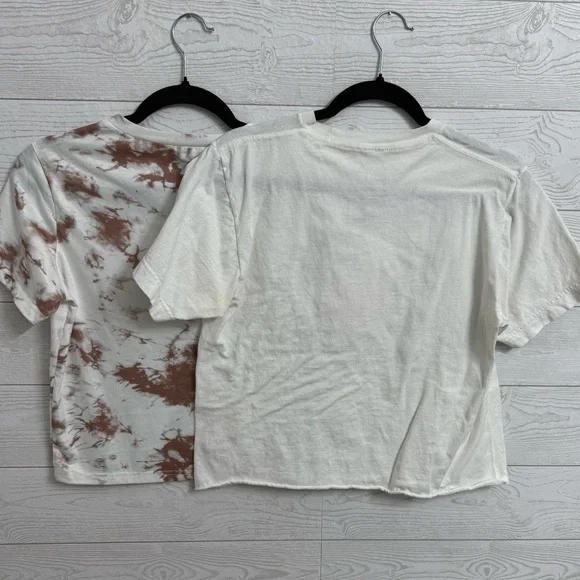 Pair Of Women’s White Cropped Short Sleeve Tee Shirts. Size S - Picture 2 of 6